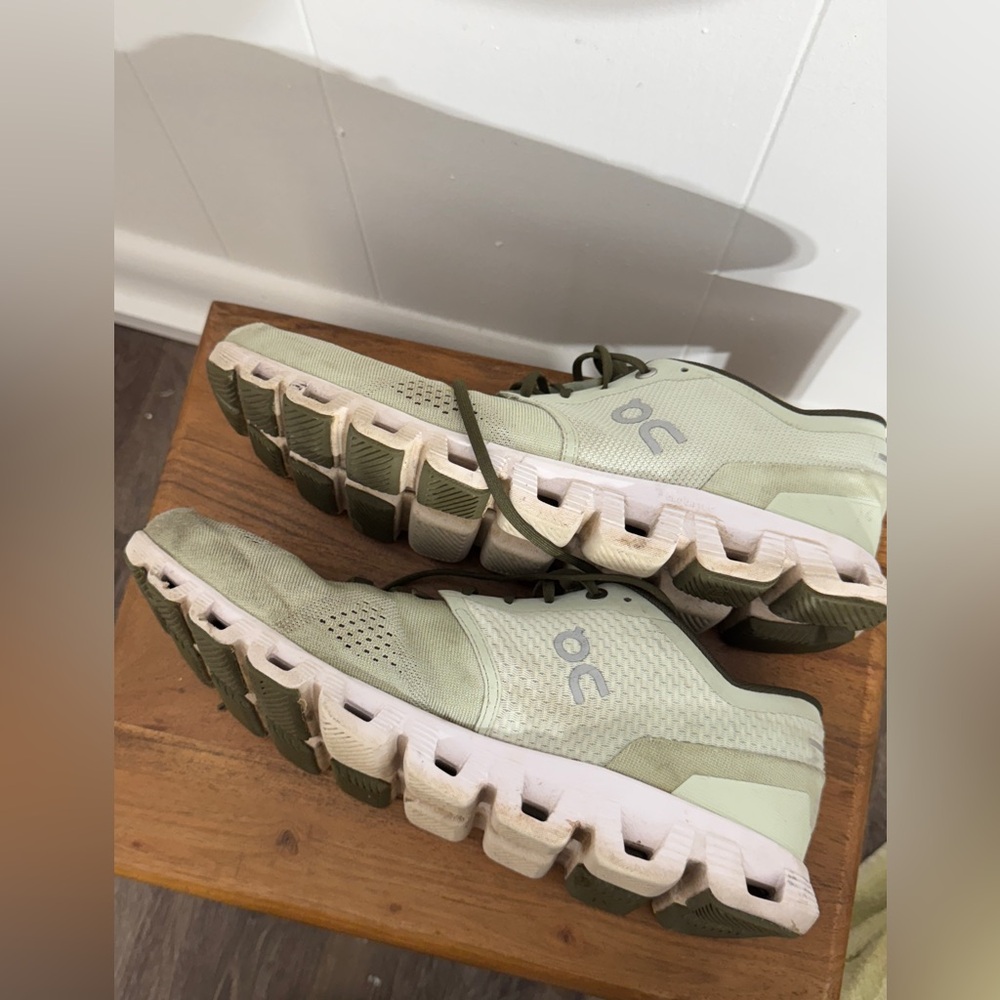 On RunningCloud X 'Aloe White' - Picture 2 of 10